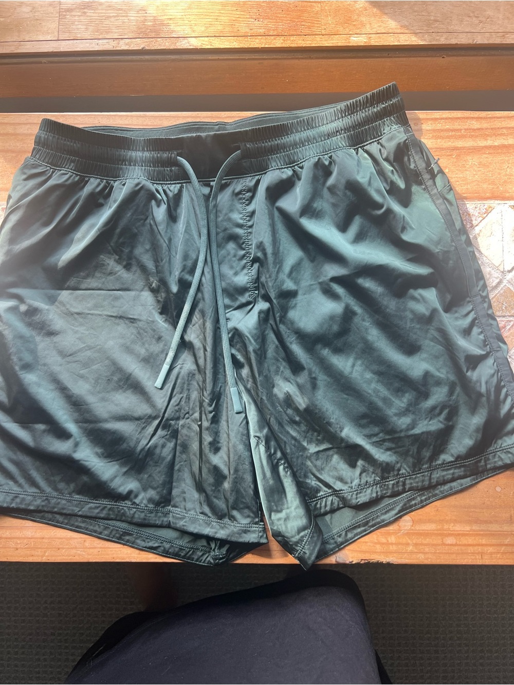 Lululemon  men dark green Athletic Shorts Drawstring Pockets 5in Inseam M #400